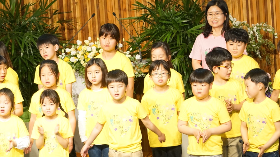 2017년 4월 16일 부활축하예배 - ...