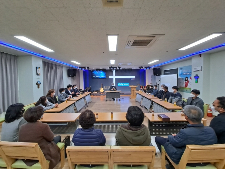 새로 선출된 임직자와 당회원의 만남 