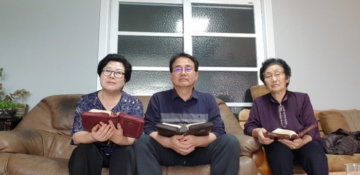 주일 가정 예배 사진 2